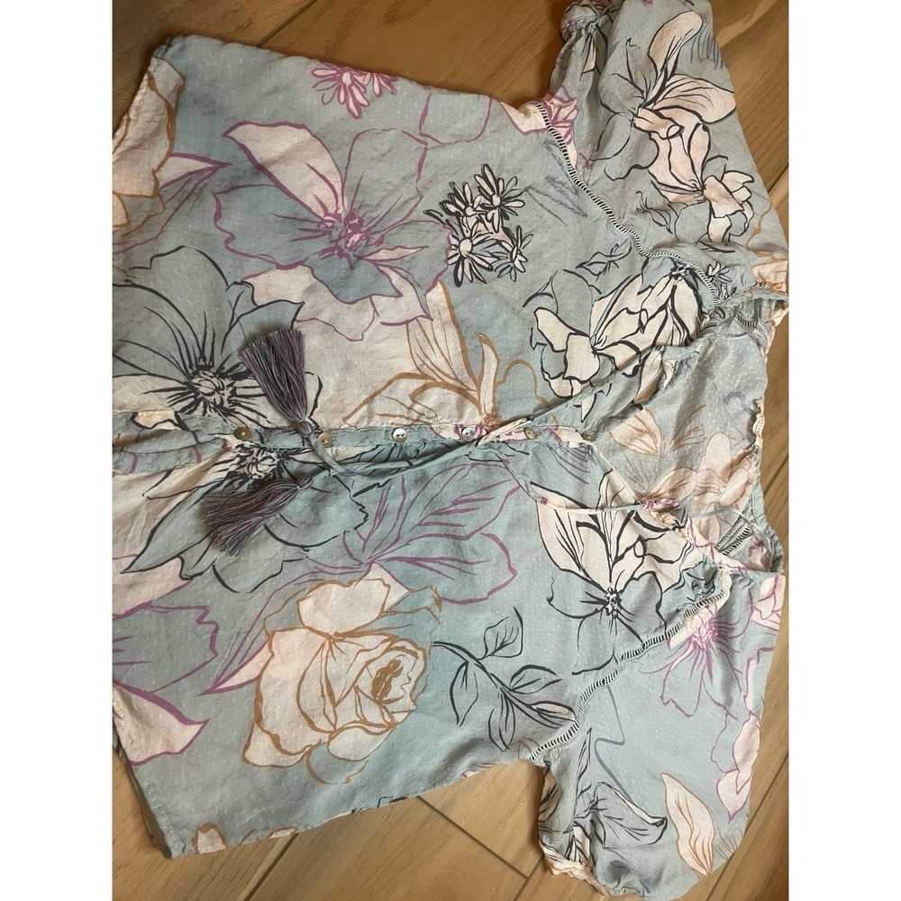 Gently worn beautiful rayon Love Stitch ladies shirt size LARGE.